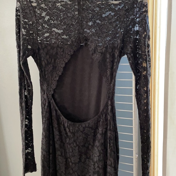 Open back mock turtle neck lace dress - Picture 3 of 3